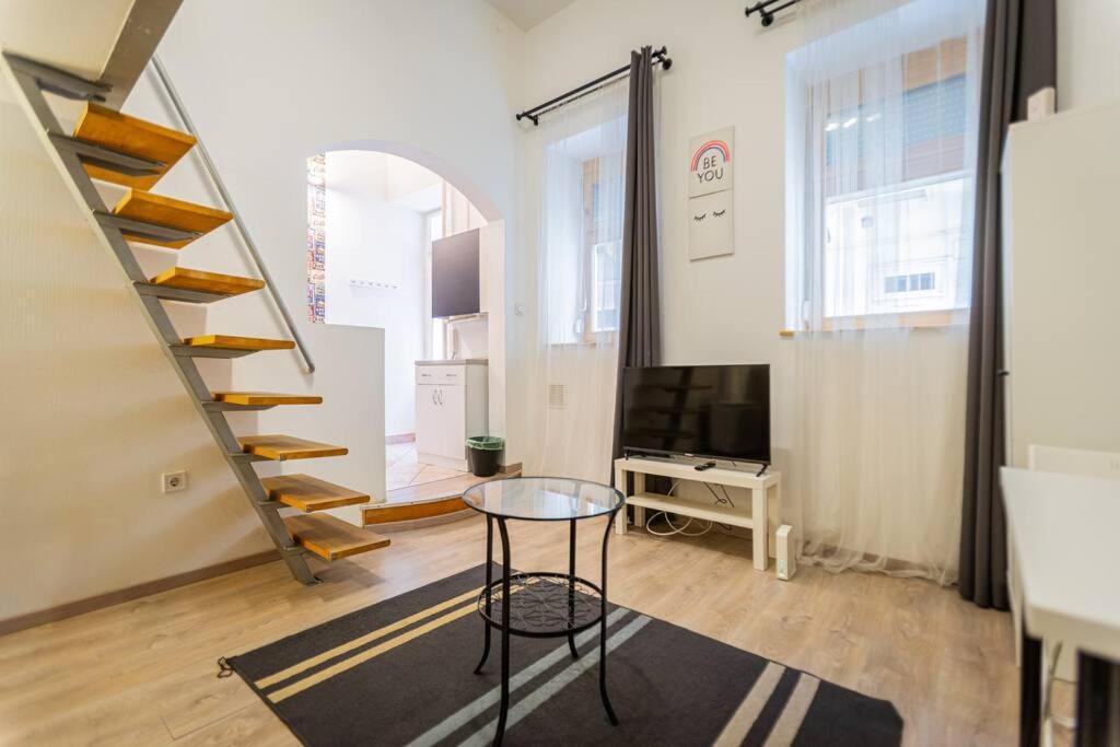 Cozy Apartment In Sip Str., Luna Budapest Eksteriør bilde
